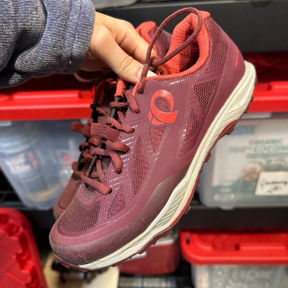 Pearl Izumi Women's Athletic Cycling Shoes - Burgundy, like new